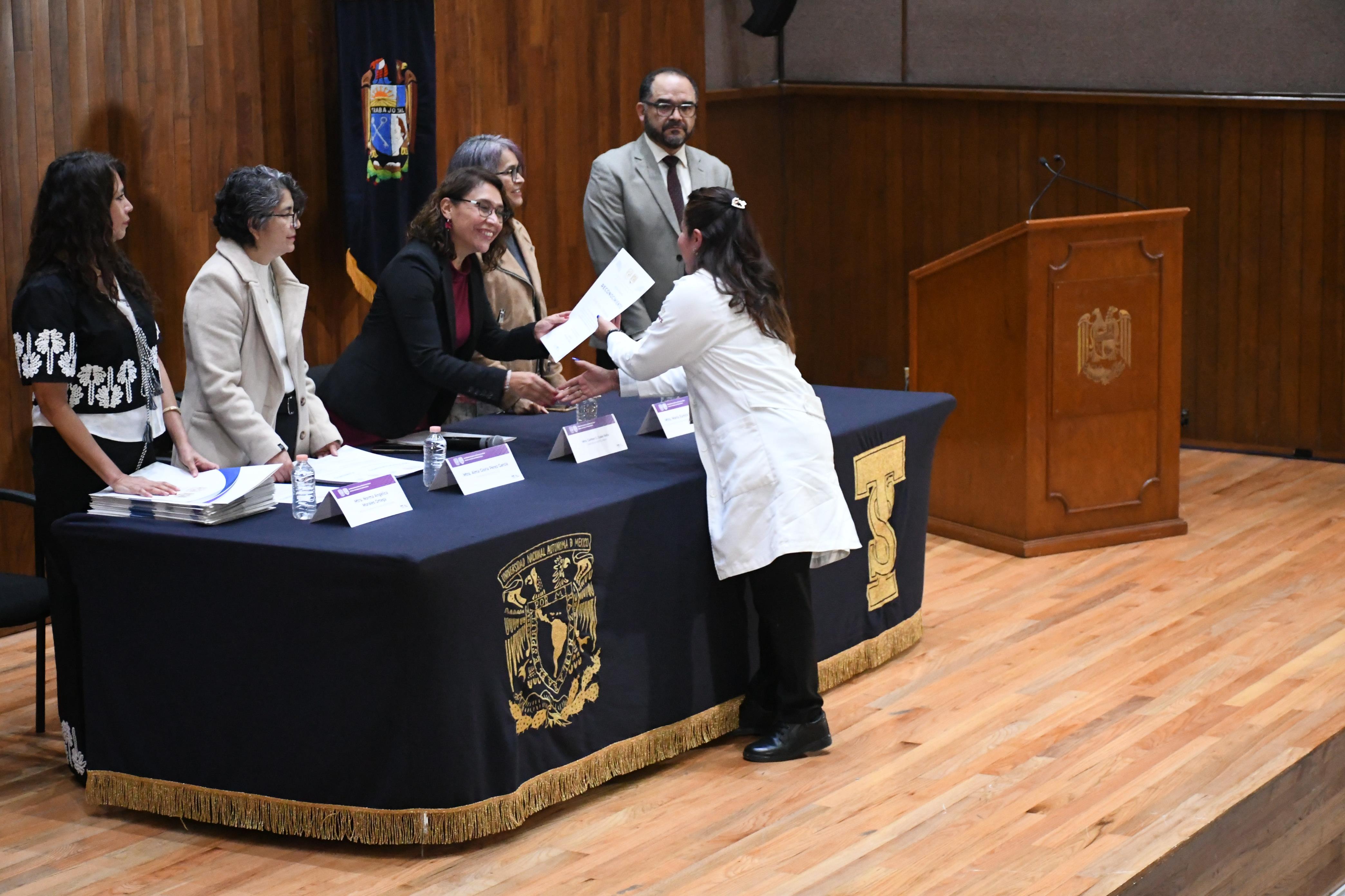  Entrega de Reconocimientos a Trabajadoras Sociales del ISSSTE, en la Escuela de Trabajo Social UNAM